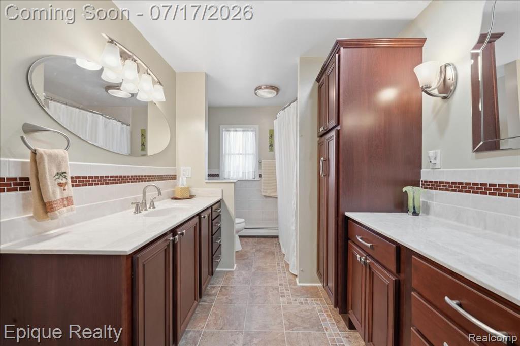 555 E Square Lake Road, Troy, MI 48085 — Photo 29