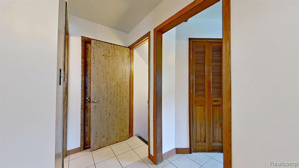 8252 Tinkler Road, Sterling Heights, MI 48312 — Photo 14