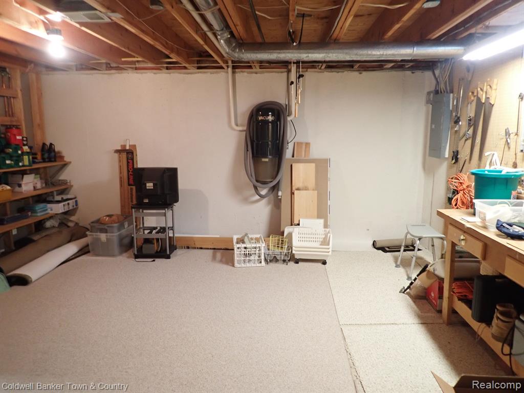 37711 AMBER Drive, Farmington Hills, MI 48331 — Photo 32
