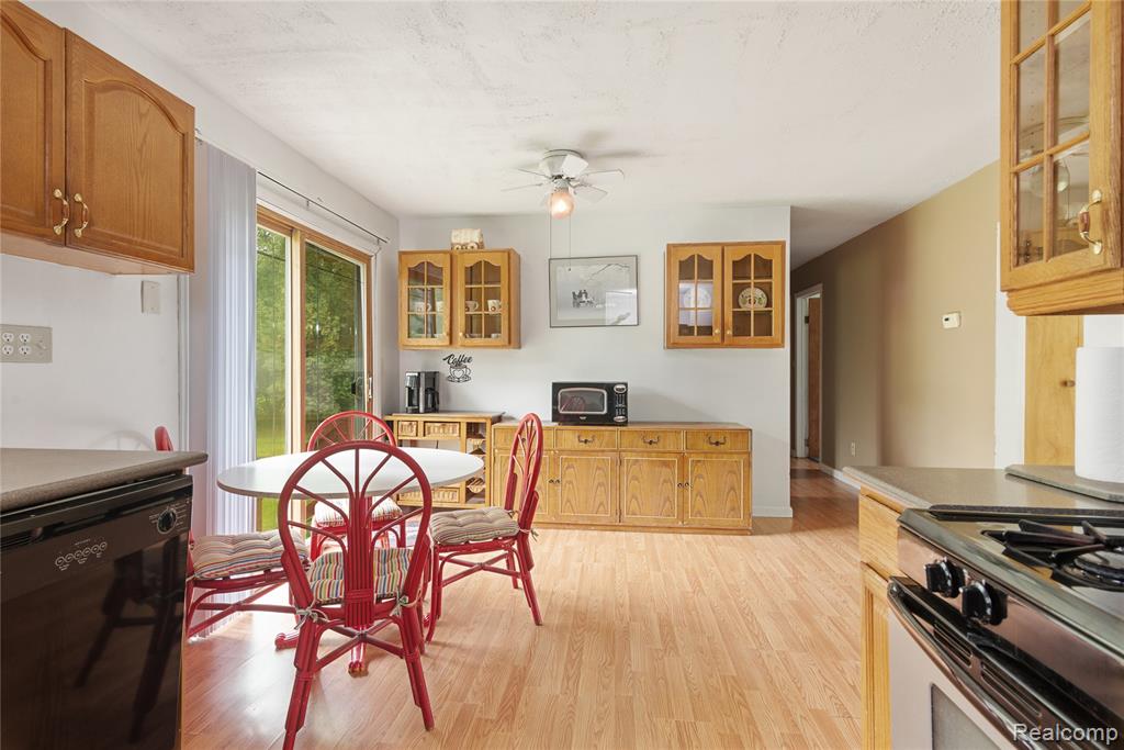 4327 Lancashire, Milford, MI 48380 — Photo 8