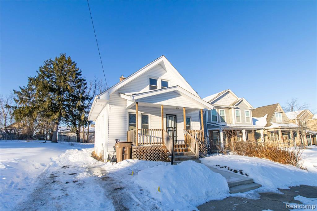 67 Wall Street, Pontiac, MI 48342 — front exterior