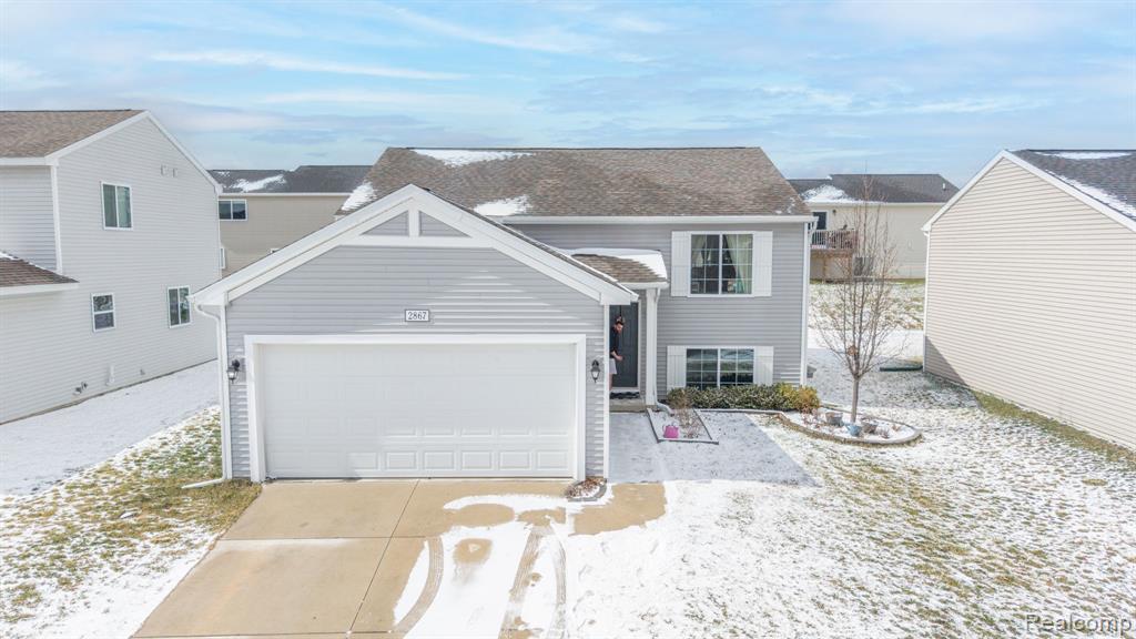 2867 W Fork River Drive, Fowlerville, MI 48836 — Photo 3