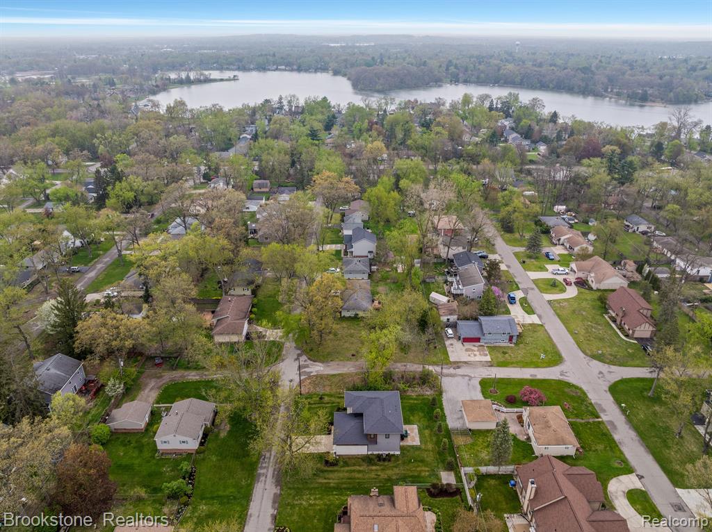 4121 CRYSTAL Street, West Bloomfield, MI 48323 — Photo 45