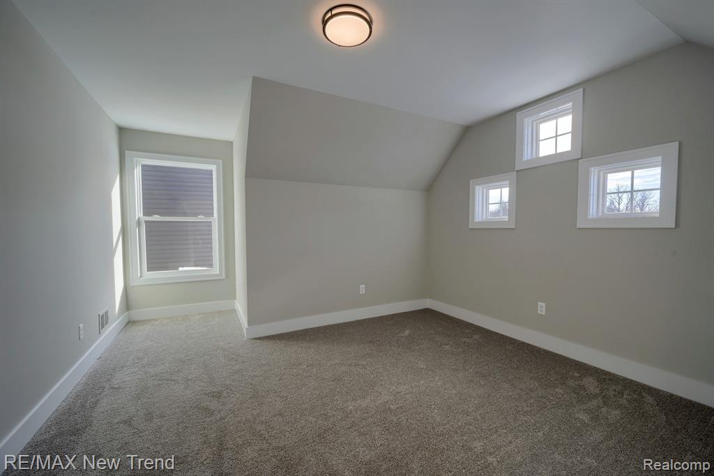 213 MOUNTAIN VIEW LANE, Milford, MI 48381 — Photo 32