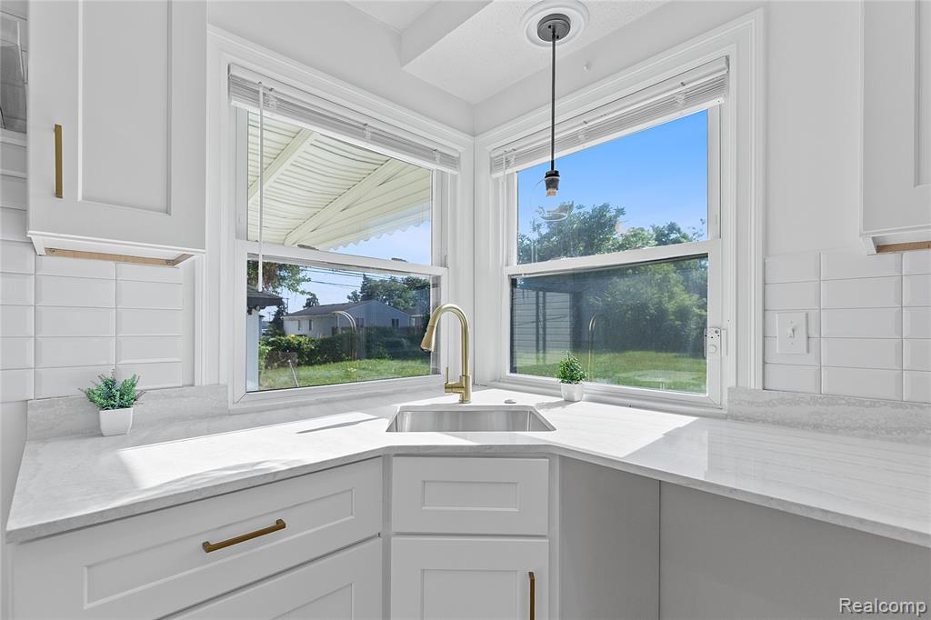 6750 Jackson Avenue, Warren, MI 48091 — Photo 10