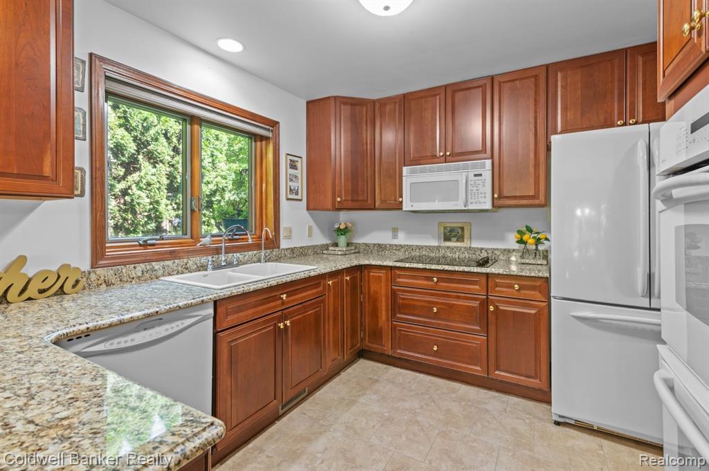 42012 PON MEADOW Drive, Northville, MI 48168 — Photo 6