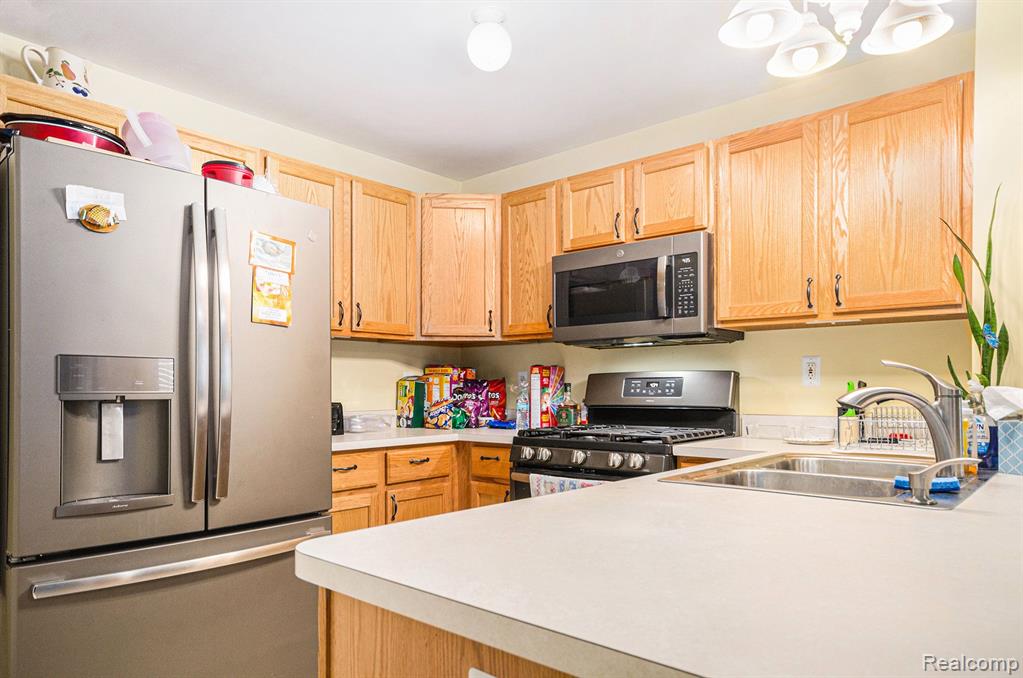 17432 N LUCILLE Circle, New Boston, MI 48164 — Photo 8