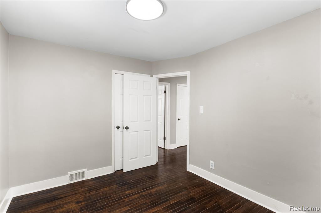 6781 Iowa Street, Hamtramck, MI 48212 — Photo 9