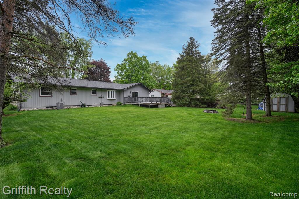 6903 SOMERSET Drive, Brighton, MI 48116 — Photo 5