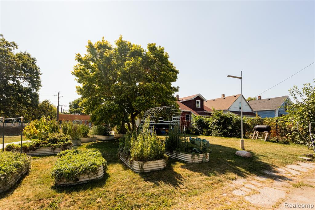 2221 Carpenter Street, Detroit, MI 48212 — Photo 24