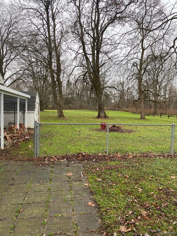 5470 POTTER Road, Burton, MI 48509 — Photo 37