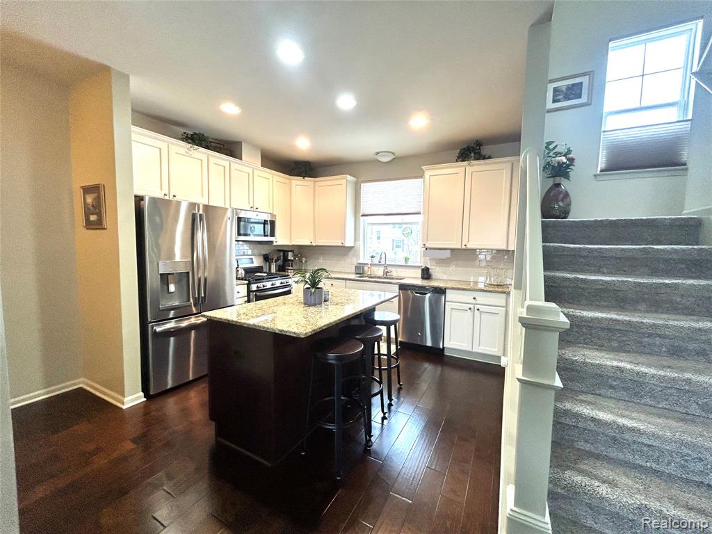 3204 Johanna Ware W, 13, Wixom, MI 48393 — Photo 3