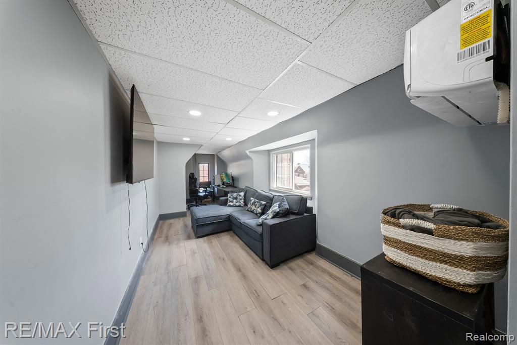 725 W BOSTON Boulevard, Detroit, MI 48202 — Photo 41