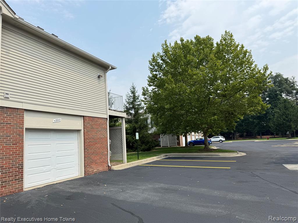 43940 Elm Drive, Sterling Heights, MI 48313 — Photo 25