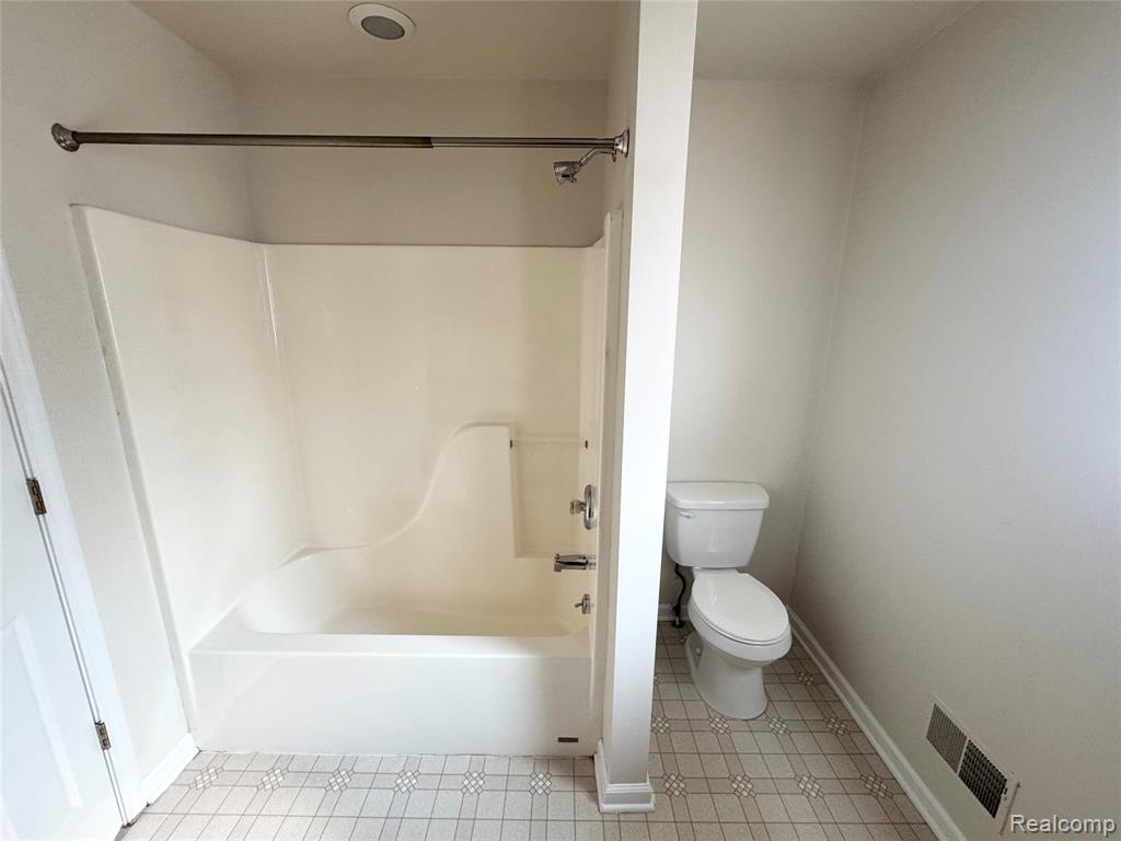 8147 Fox Tail Court, Ypsilanti, MI 48197 — Photo 22