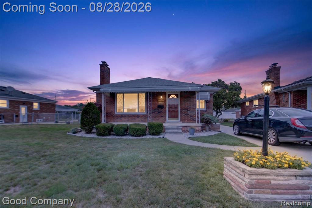 24910 Manhattan Street, Saint Clair Shores, MI 48080