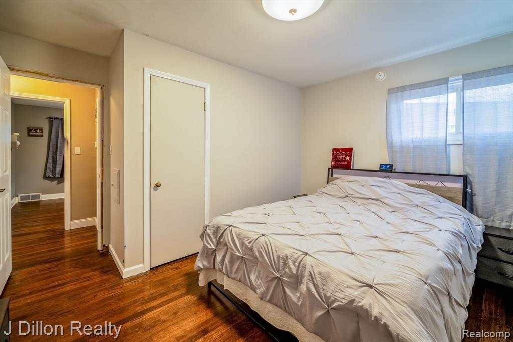 9371 MERRIMAN Road, Livonia, MI 48150 — Photo 36