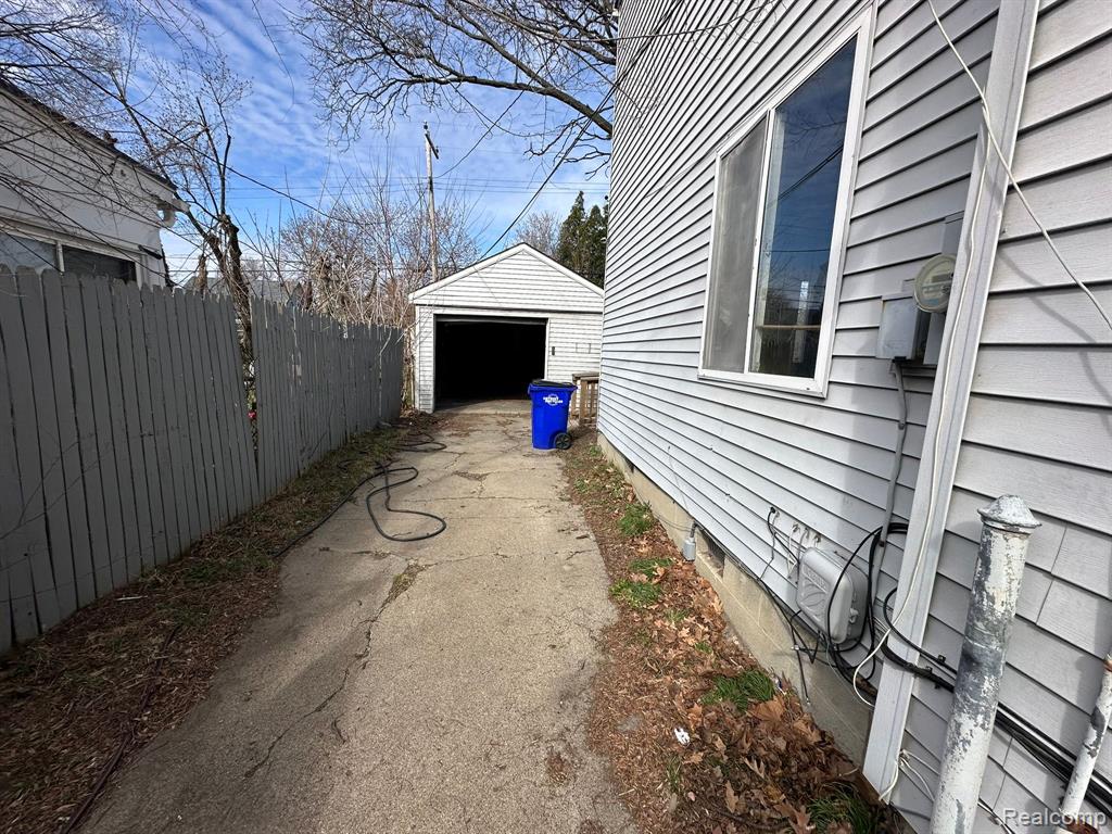18727 AVON Avenue, Detroit, MI 48219 — Photo 5