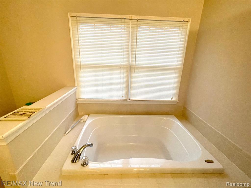 49987 BLACKBERRY Trail, Novi, MI — Photo 16