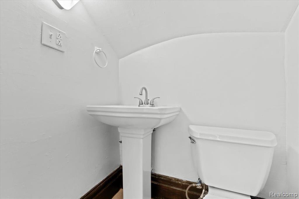 50 TAYLOR Street, Detroit, MI 48202 — Photo 19