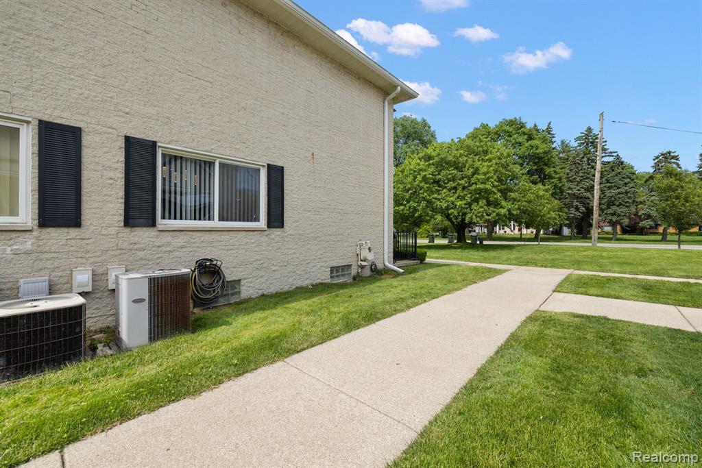 41951 UTICA Road, Sterling Heights, MI 48313 — Photo 7