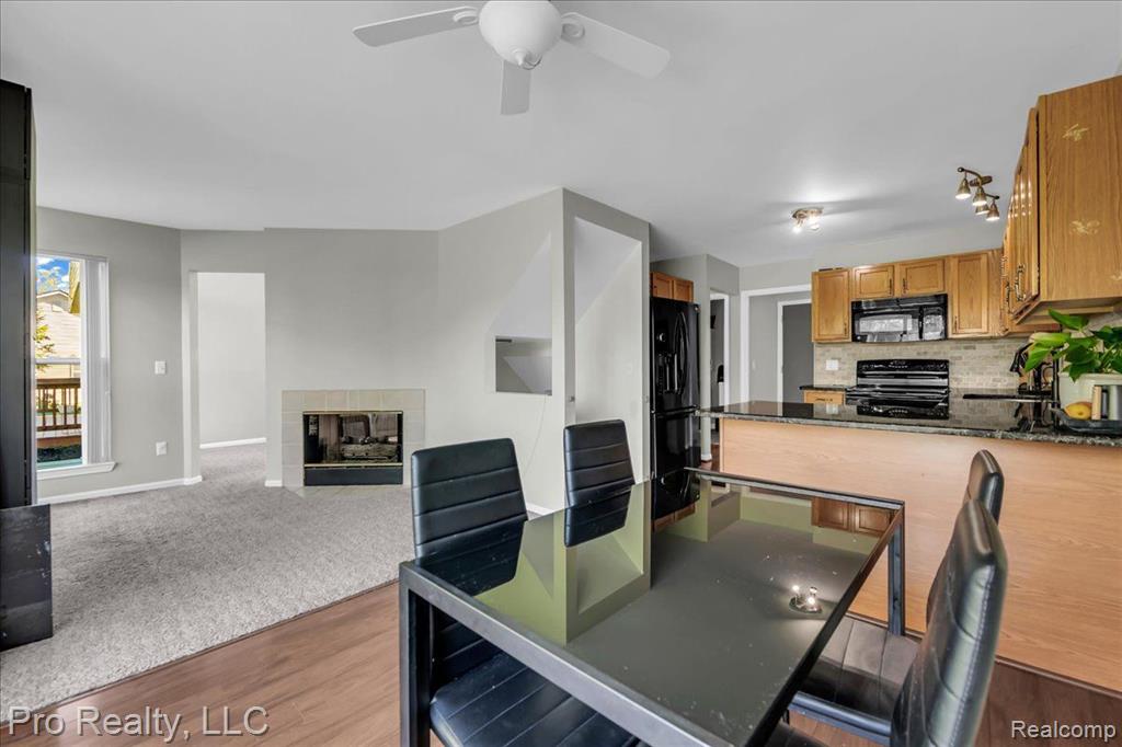 863 CALPERNIA, Wixom, MI 48393 — Photo 14