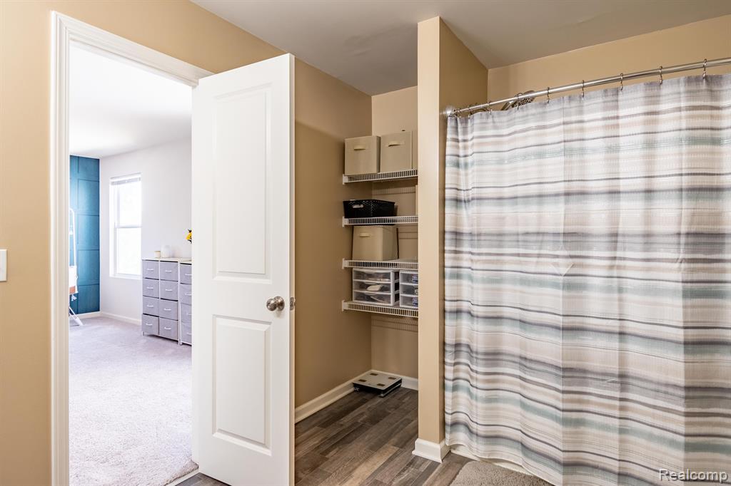 1642 GREENWAY Drive, Ypsilanti, MI 48198 — Photo 37