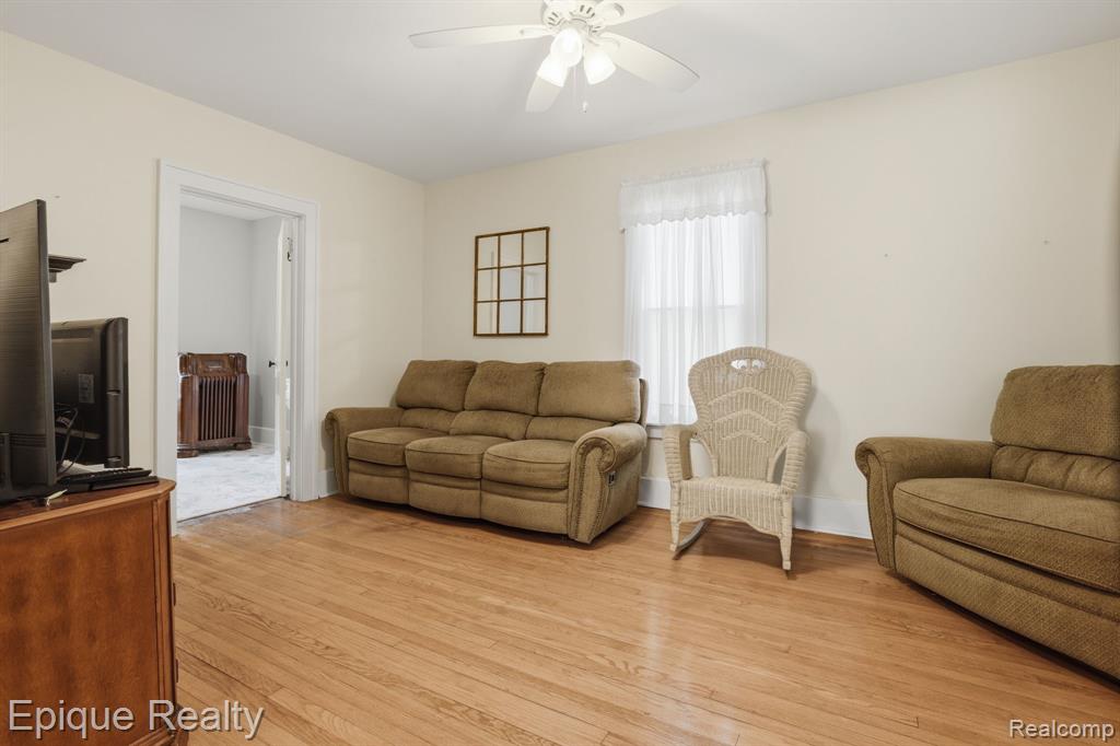 819 Tunnel Street, Port Huron, MI 48060 — Photo 6