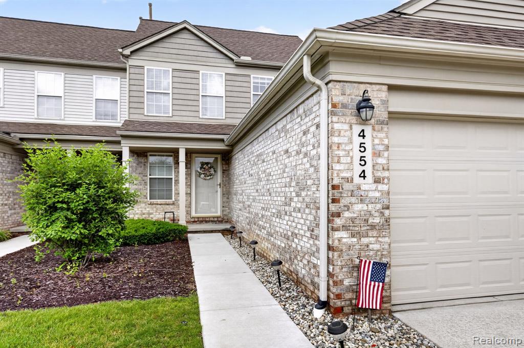 4554 Hunters Circle E, Canton, MI 48188 — Photo 2