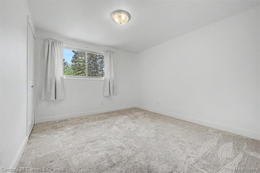 8834 Dublin Way, Sterling Heights, MI 48314 — Photo 28