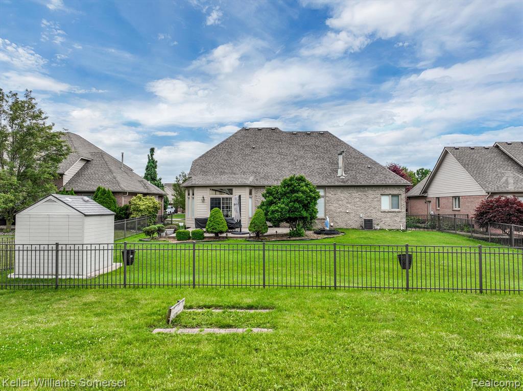 51488 BLUE SPRUCE Drive, Macomb, MI 48042 — Photo 10