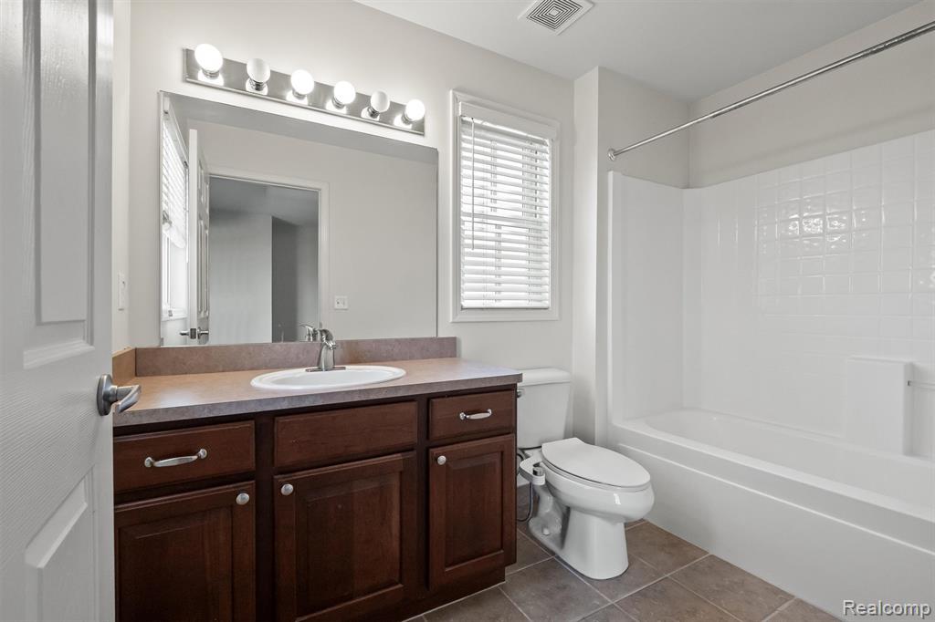 3872 Forester Boulevard, Auburn Hills, MI 48326 — Photo 22