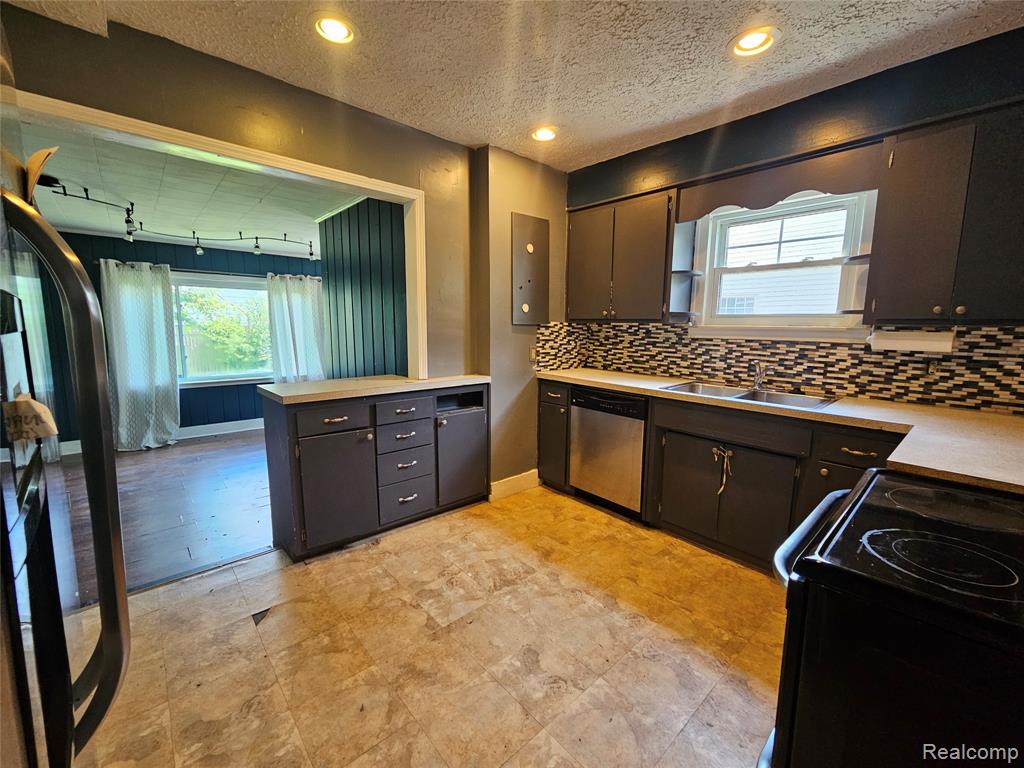 607 Roome Court, Flint, MI 48503 — Photo 19