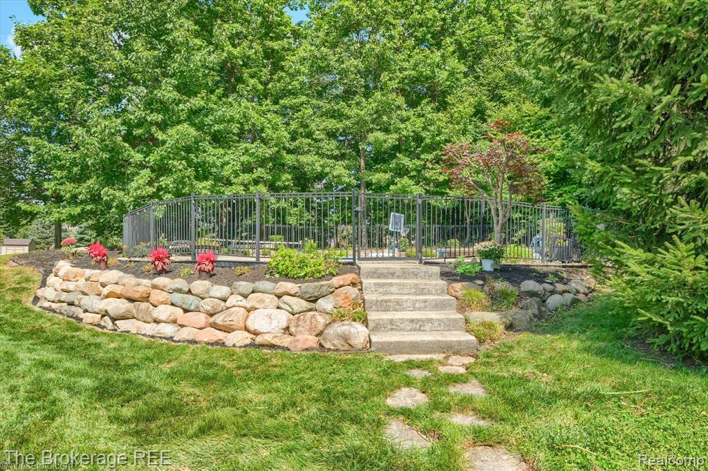 5239 Farmridge Lane, Grand Blanc, MI 48439 — Photo 93