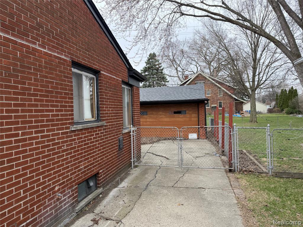 8225 Lochdale Street, Dearborn Heights, MI 48127 — Photo 5