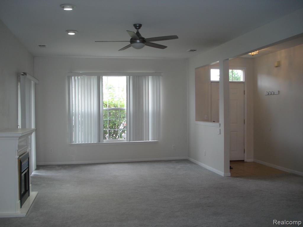 1924 FLAGSTONE Circle, Rochester, MI 48307 — Photo 3