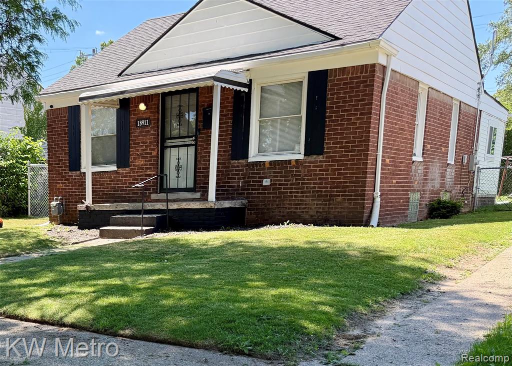 18911 Oakfield Street - Photo 2
