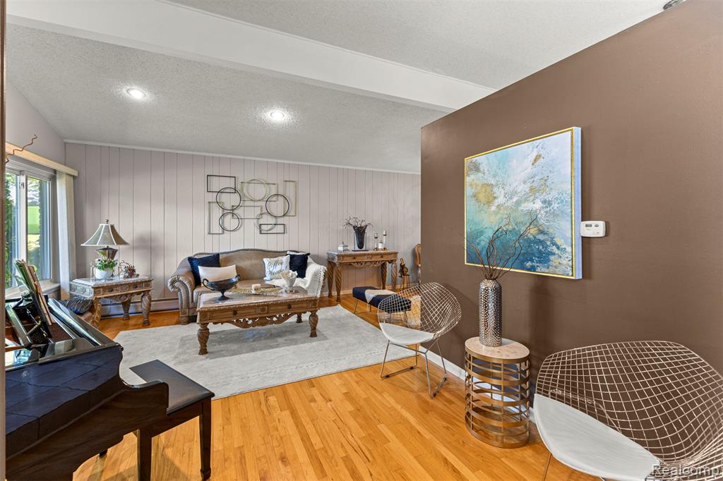 5589 Pembury, West Bloomfield, MI — Photo 12