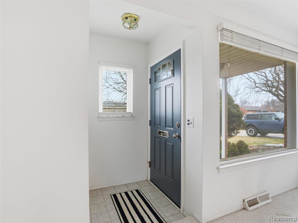 7697 Carrousel Boulevard, Westland, MI — Photo 15
