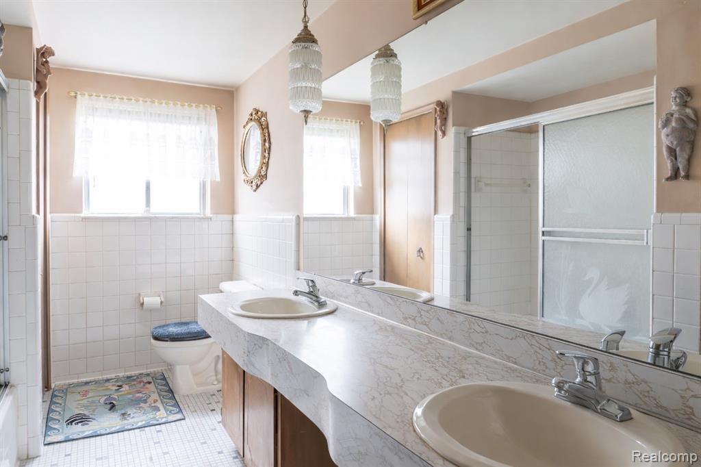 8362 Sunburst, Center Line, MI 48015 — Photo 48