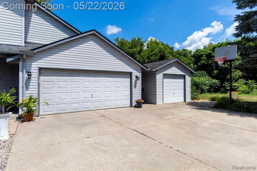 1398 BEAVERBROOK Drive, Holly, MI 48442 — Photo 5