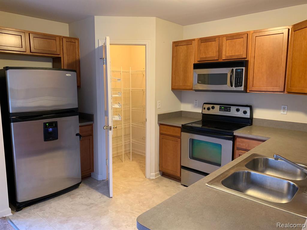 3986 RADCLIFF Drive, Canton, MI 48188 — Photo 18
