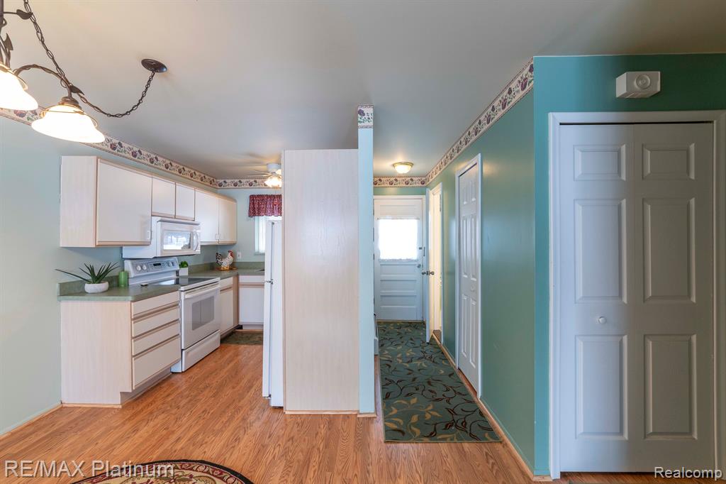 6010 Alan Drive, 30, Brighton, MI 48116 — Photo 7