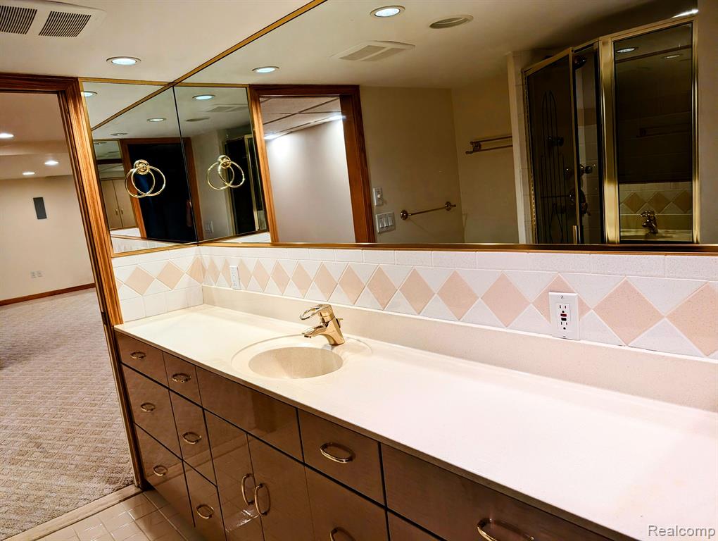 421 Buttercup Drive, Rochester Hills, MI 48307 — Photo 18