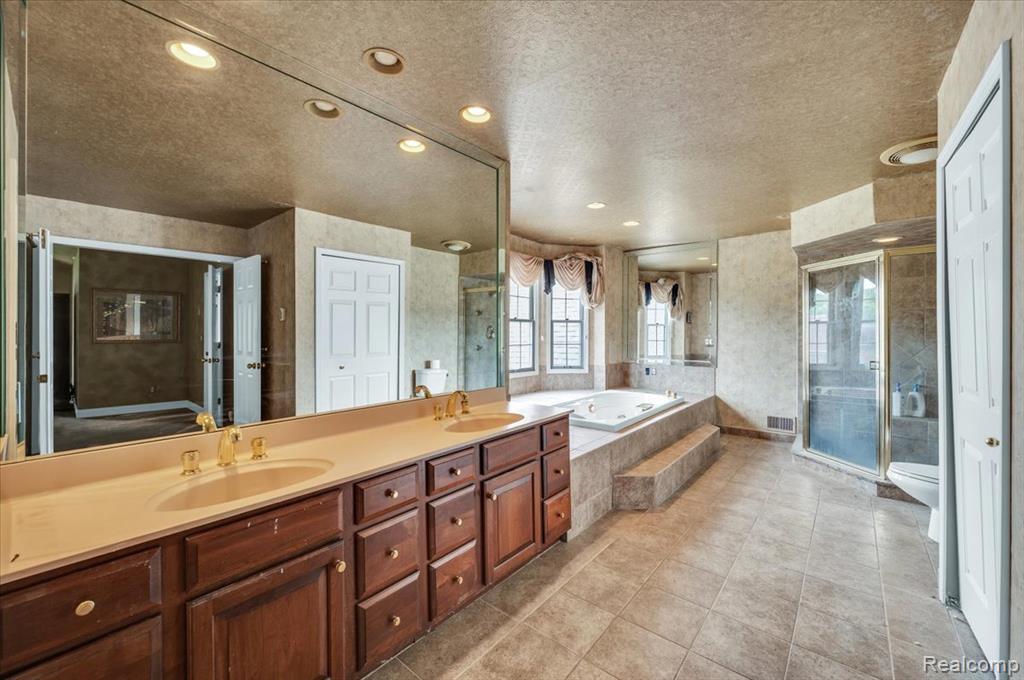 7882 Glacier Club Drive, Washington, MI — Photo 13