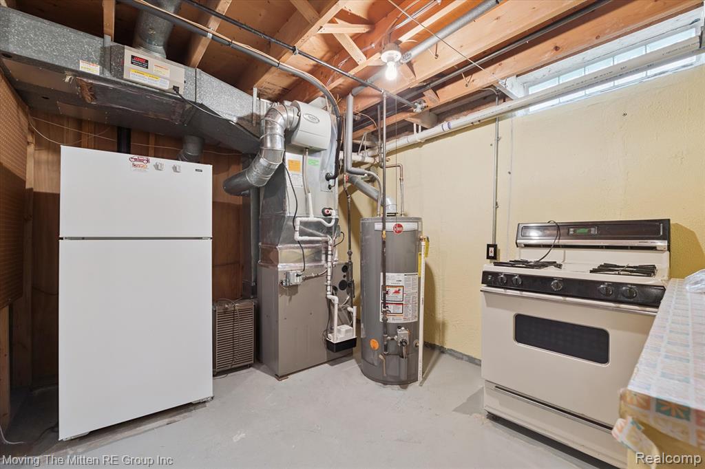 6484 Huntleigh Street, Garden City, MI — Photo 33