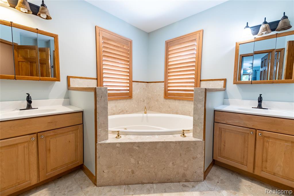 9362 Owen Street, Grosse Ile, MI 48138 — Photo 16