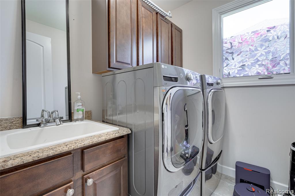 47576 VALENCIA Circle, Novi, MI — Photo 41