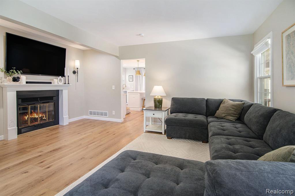 682 FOXFIRE Drive, Howell, MI 48843 — Photo 13