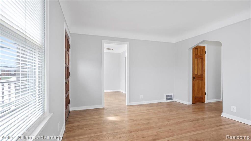 838 SAINT JOHNS Street, Wyandotte, MI 48192 — Photo 5